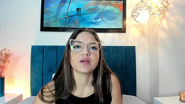 Snapshot of EloiseQuinn chatting on October 21, 2025, 1:23 pm EloiseQuinn online show from October 21, 2025, 1:23 pm