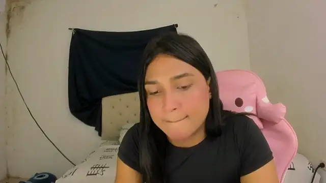 Snapshot of Miss_noah18 chatting on November 11, 2025, 10:21 pm Miss noah18 online show from November 11, 2025, 10:21 pm