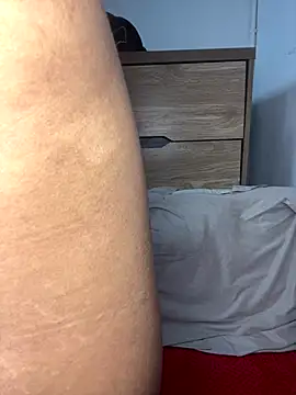 Ninabrunette18 online show from October 28, 2025, 11:36 am