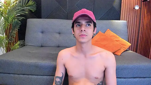 Snapshot of saul_novak chatting on January 2, 2025, 8:24 pm saul novak online show from January 2, 2025, 8:24 pm