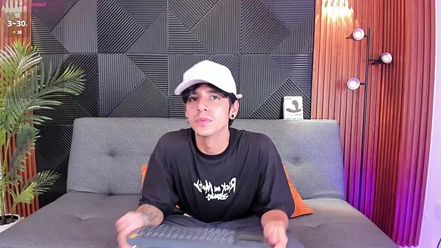 Snapshot of saul_novak chatting on January 7, 2025, 7:06 pm saul novak online show from January 7, 2025, 7:06 pm