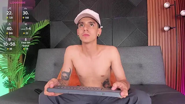 Snapshot of saul_novak chatting on January 15, 2025, 8:37 pm saul novak online show from January 15, 2025, 8:37 pm