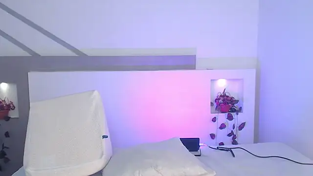 VenusEvans1 online show from February 19, 2025, 12:14 am