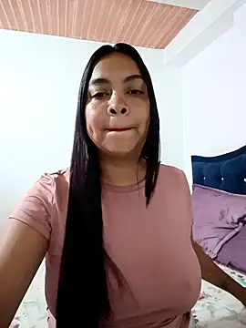 Snapshot of Brendabluee chatting on February 17, 2026, 8:26 pm Brendabluee online show from February 17, 2026, 8:26 pm