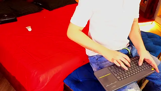 MarcoVitto online show from October 10, 2025, 11:42 am