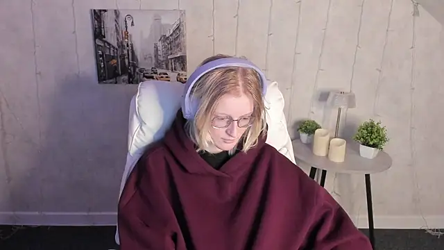 ElizabethHarpper online show from December 3, 2025, 1:02 am