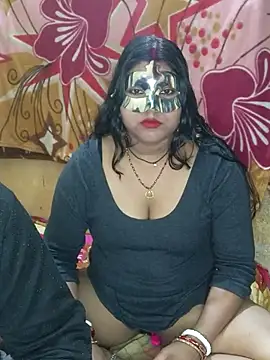 Hot muskaan online show from January 24, 2025, 10:53 am