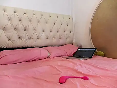 Snapshot of Rocket1978 chatting on October 16, 2025, 12:17 pm Rocket1978 online show from October 16, 2025, 12:17 pm