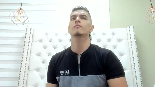 DAVID VICTORIAA online show from October 31, 2025, 1:01 pm