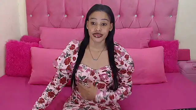 Snapshot of naughtiest_baddy chatting on October 5, 2025, 6:39 pm naughtiest baddy online show from October 5, 2025, 6:39 pm