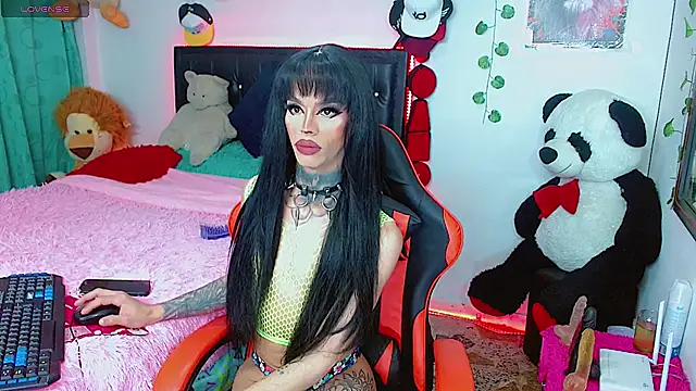 Snapshot of Alextwink chatting on December 4, 2025, 6:27 pm Alextwink online show from December 4, 2025, 6:27 pm