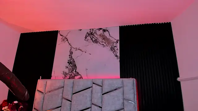 daniiphoeniixx online show from November 4, 2025, 7:35 pm