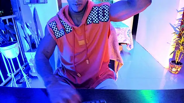 Snapshot of Adam_Valenciia chatting on November 7, 2025, 4:45 am Adam Valenciia online show from November 7, 2025, 4:45 am