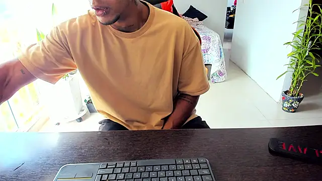 Snapshot of Adam_Valenciia chatting on November 9, 2025, 8:07 pm Adam Valenciia online show from November 9, 2025, 8:07 pm