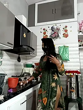 Best-Couple online show from November 5, 2025, 3:06 am