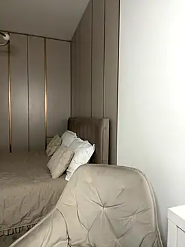 claraxjoyy online show from October 10, 2025, 4:11 am