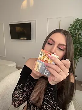 claraxjoyy online show from February 10, 2026, 5:44 am