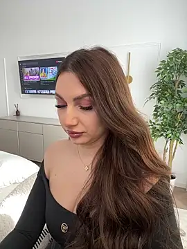 claraxjoyy online show from April 24, 2026, 5:43 am