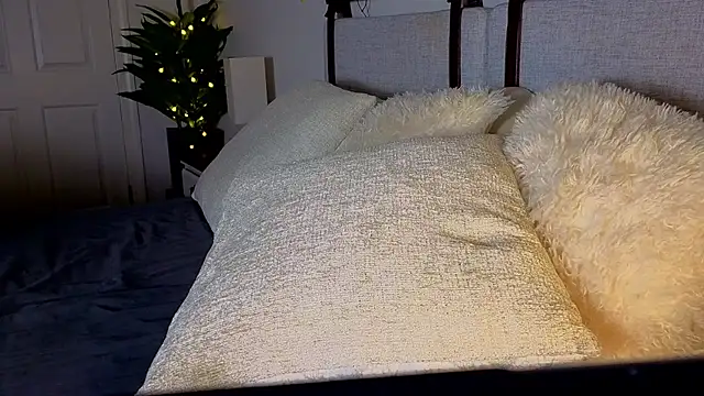 ivynyxx online show from June 25, 2026, 8:46 pm