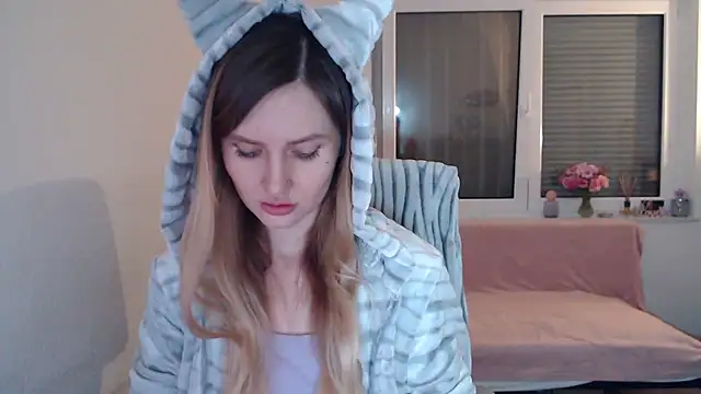 florianikaa online show from January 28, 2025, 11:28 pm