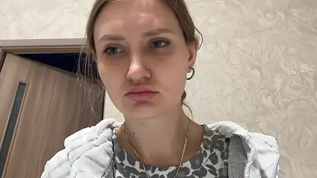 florianikaa online show from October 16, 2025, 6:53 pm