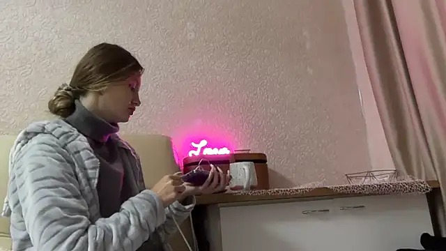 florianikaa online show from October 30, 2025, 8:42 pm