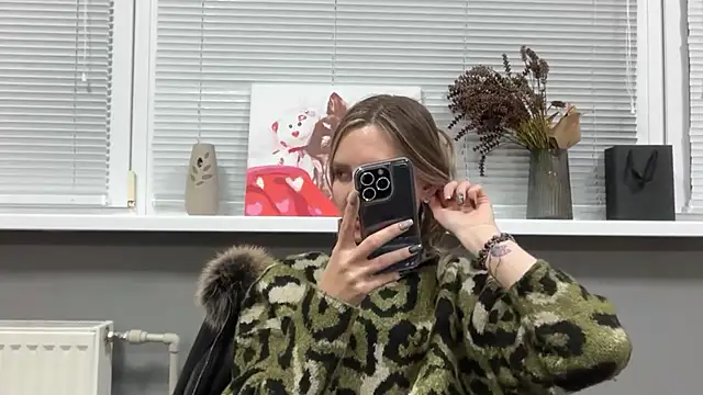 florianikaa online show from November 13, 2025, 4:17 pm