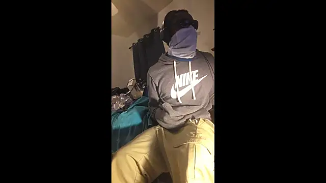 Snapshot of dominatingblacklove chatting on March 29, 2026, 12:43 am dominatingblacklove online show from March 29, 2026, 12:43 am