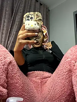 Thando04 online show from November 21, 2025, 5:55 pm