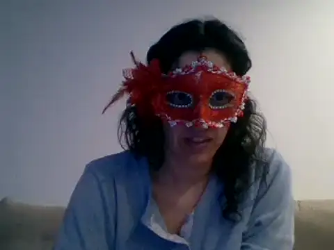 couple-tuga online show from February 12, 2025, 9:33 pm