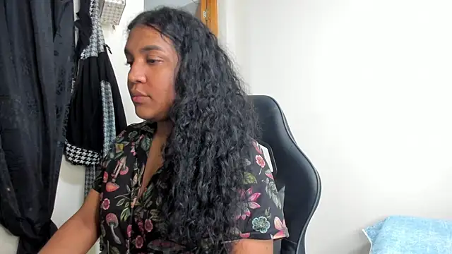 Snapshot of madisonbrunette chatting on January 3, 2025, 5:06 am madisonbrunette online show from January 3, 2025, 5:06 am