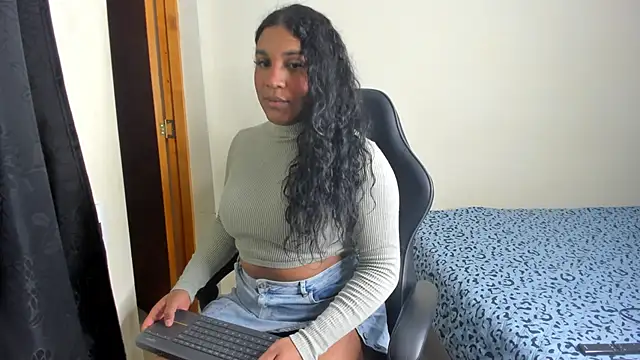 Snapshot of madisonbrunette chatting on February 11, 2025, 8:10 pm madisonbrunette online show from February 11, 2025, 8:10 pm