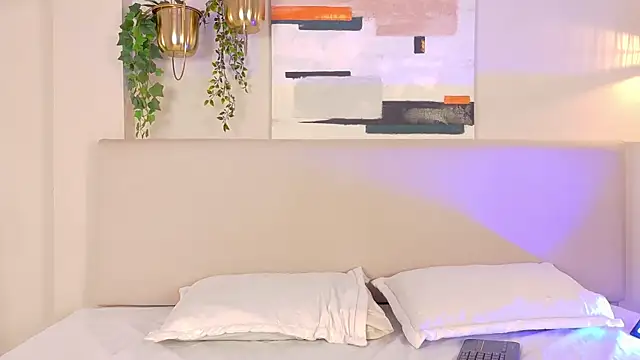 NaomiKlarc online show from November 12, 2025, 4:24 am