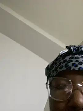 Snapshot of DamnBubbles chatting on January 16, 2025, 10:34 pm DamnBubbles online show from January 16, 2025, 10:34 pm