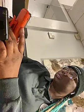 Snapshot of DamnBubbles chatting on January 19, 2025, 9:45 pm DamnBubbles online show from January 19, 2025, 9:45 pm