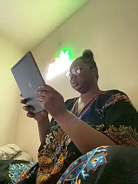 Snapshot of DamnBubbles chatting on March 13, 2026, 10:38 pm DamnBubbles online show from March 13, 2026, 10:38 pm