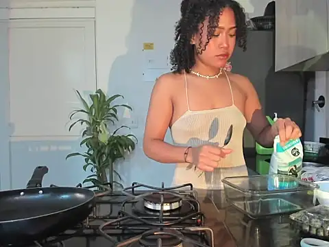 bronwgirl69 online show from October 16, 2025, 2:34 am