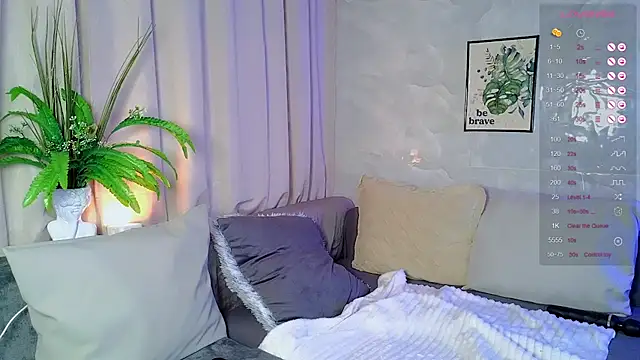 roxyyyrose online show from April 15, 2026, 6:59 pm