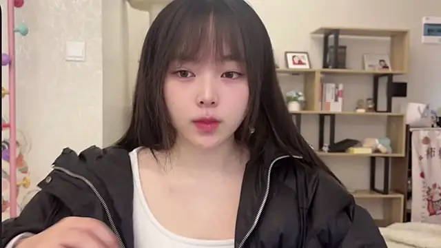 Chenjing0 online show from November 28, 2025, 4:04 am