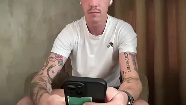 Snapshot of long_1313 chatting on October 26, 2025, 12:11 pm long 1313 online show from October 26, 2025, 12:11 pm