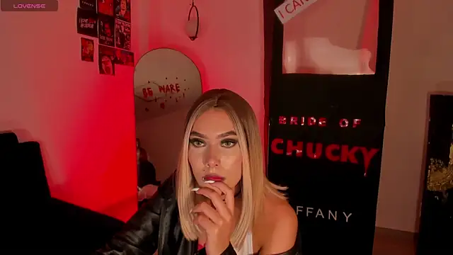 Snapshot of NiaSalvatore chatting on October 24, 2025, 10:17 pm NiaSalvatore online show from October 24, 2025, 10:17 pm