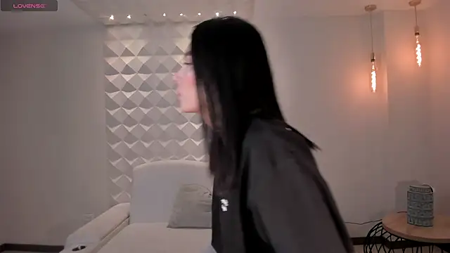 NiaSalvatore online show from February 1, 2026, 5:22 pm