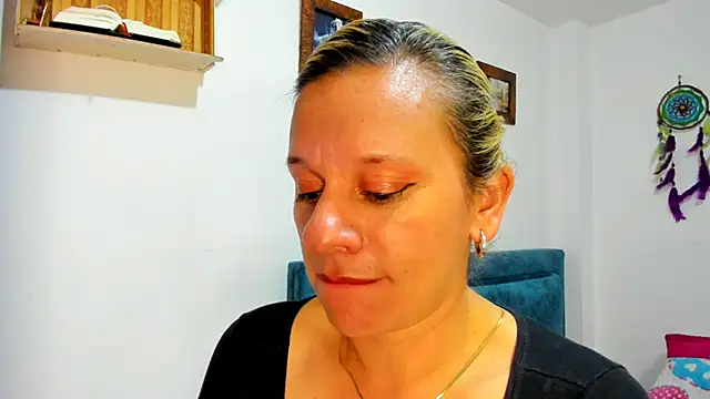 sofi saliva2511 online show from January 16, 2025, 2:51 am