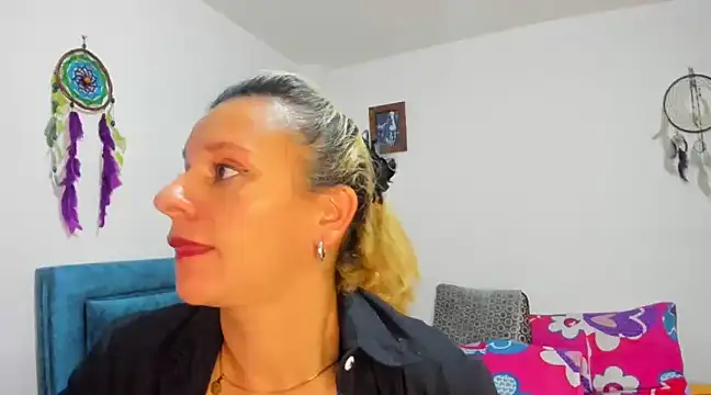 sofi saliva2511 online show from February 10, 2025, 1:46 am