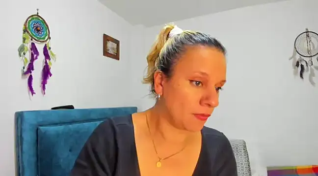 sofi saliva2511 online show from February 24, 2025, 10:03 pm