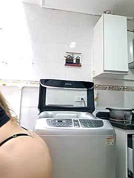 Snapshot of karina_warthon chatting on October 4, 2025, 5:44 pm karina warthon online show from October 4, 2025, 5:44 pm