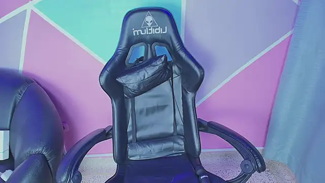 Snapshot of katy_handerson chatting on October 16, 2025, 2:18 pm katy handerson online show from October 16, 2025, 2:18 pm