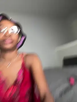 Snapshot of PrettypetitePrincess chatting on February 16, 2025, 6:43 am PrettypetitePrincess online show from February 16, 2025, 6:43 am