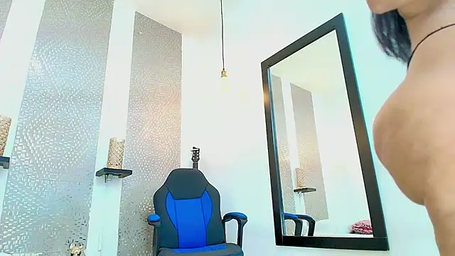 Snapshot of leyli_ass chatting on January 31, 2025, 2:15 am leyli ass online show from January 31, 2025, 2:15 am