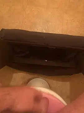 Snapshot of balint35 chatting on October 22, 2025, 6:40 pm balint35 online show from October 22, 2025, 6:40 pm